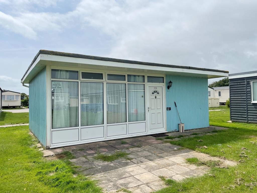 Lot: 117 - TWO-BEDROOM CHALET - 